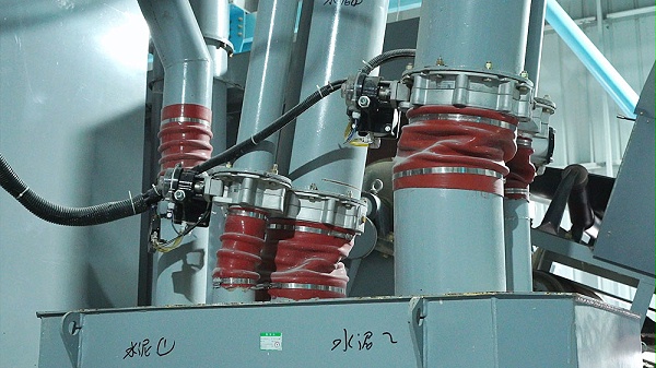 青岛新型建机环保搅拌站：计量准、环保干净，助力绿色生产