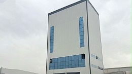 青岛新型建机顶置式环保搅拌站：垂直布局，省地一半以上